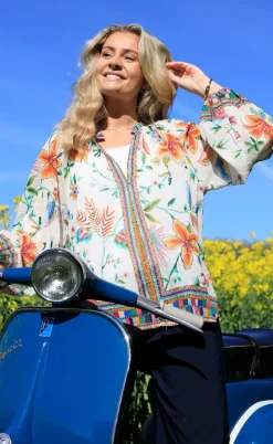 Black Colour Bluse - Art - Warm Orange