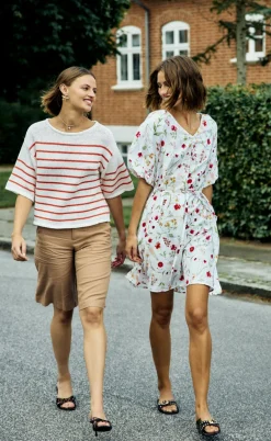 Freequent Kjole - Mele - Brilliant White w. Hot Coral