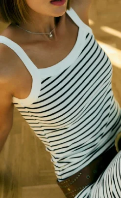 Freequent Top - Zia - Brilliant White w. Navy Blazer