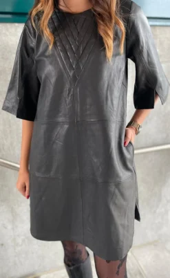 Gossia Kjole - Tea - Black