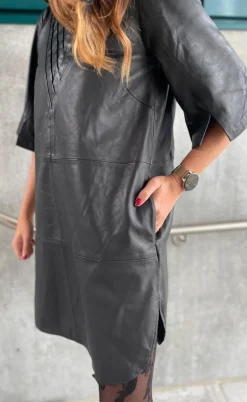 Gossia Kjole - Tea - Black