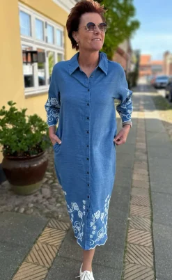 INA Copenhagen Kjole - Debbie - Light Blue W. Embroidery