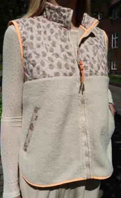 Liberte Vest - Teddy - Creme Pale Lux Leo/Neon Orange