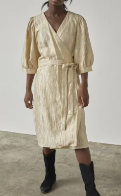 Love & Divine Kjole - Love913-11 - Gold