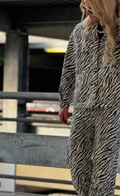 Moves Jeans - Adanna Zebra - Black