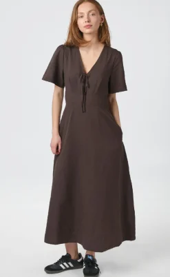 Neo Noir Kjole - Ilsie Linen - Dark Brown