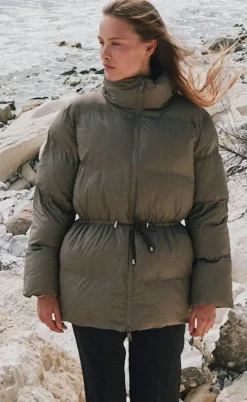 Neo Noir Puffer Jakke - Mayra - Dark Taupe