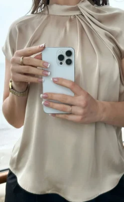 Neo Noir Top - Fleur Drapy Satin - Dark Sand