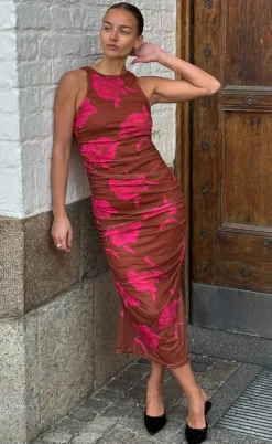 Noella Kjole - Leanna - Cassie Brown Print