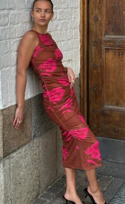 Noella Kjole - Leanna - Cassie Brown Print