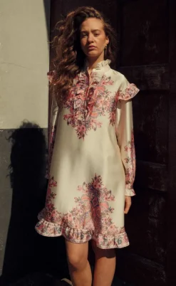 Noella Kjole - Reno Ruby Ruffle - Drusella Print