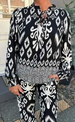Say INA Copenhagen Bluse - Tora - Black/White Paisley