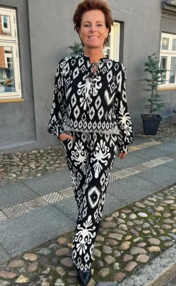 Say INA Copenhagen Bluse - Tora - Black/White Paisley