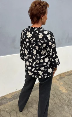 Say INA Copenhagen Bluse - Datia - Black W. Beige Flowers