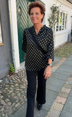 Say INA Copenhagen Bluse - Datia - Black W. Green Dots