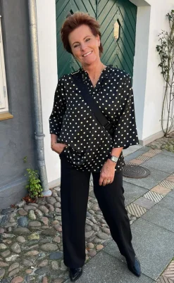 Say INA Copenhagen Bluse - Datia - Black W. Green Dots