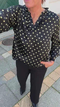 Say INA Copenhagen Bluse - Datia - Black W. Green Dots
