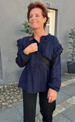 Say INA Copenhagen Bluse - Frida - Navy Blue Broderie Anglaise