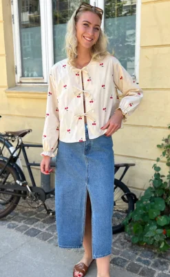 Say INA Copenhagen Bluse - Leonora - Off White W. Cherry