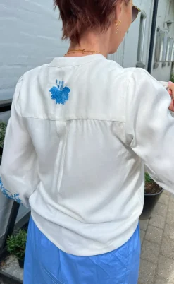 Say INA Copenhagen Bluse - Molly - Off White w. Blue