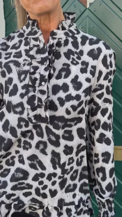 Say INA Copenhagen Bluse - Pia - Grey Leopard