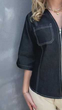 Say INA Copenhagen Bluse - Zenia Zipper - Black Denim