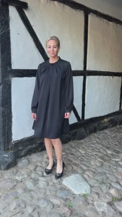 Say INA Copenhagen Kjole - Hazel - Black