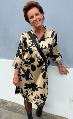 Say INA Copenhagen Kjole - Augusta - Camel / Black Flower