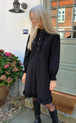 Say INA Copenhagen Kjole - Pia - Black W. Gold Buttons