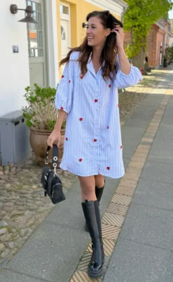 Say INA Copenhagen Kjole - Selma - Blue Striped W. Strawberries