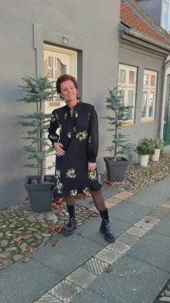 Say INA Copenhagen Kjole - Pia - Black W. Green Flower