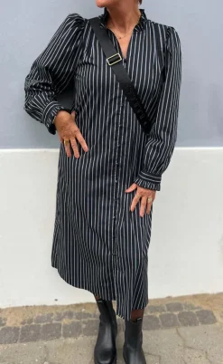 Say INA Copenhagen Kjole - Tiki - Black W. White Stripes