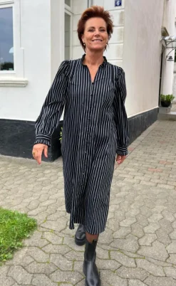Say INA Copenhagen Kjole - Tiki - Black W. White Stripes