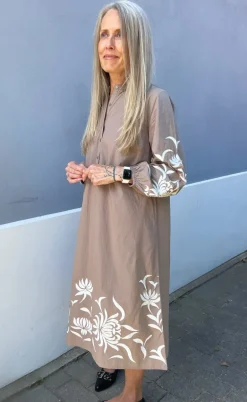 Say INA Copenhagen Kjole - Tilde - Light Brown W. Embroidery
