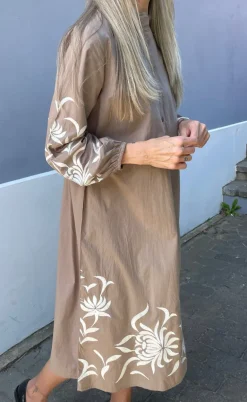 Say INA Copenhagen Kjole - Tilde - Light Brown W. Embroidery