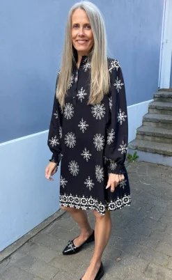 Say INA Copenhagen Kjole - Augusta - Black W. White