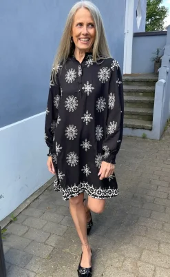 Say INA Copenhagen Kjole - Augusta - Black W. White