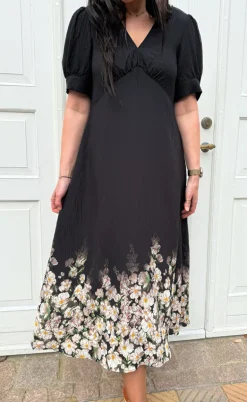 Say INA Copenhagen Kjole - Mirabelle - Black W. Flowers