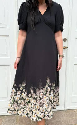 Say INA Copenhagen Kjole - Mirabelle - Black W. Flowers