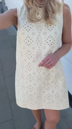 Say INA Copenhagen Kjole - Maja - Off White Denim W. Embroidery