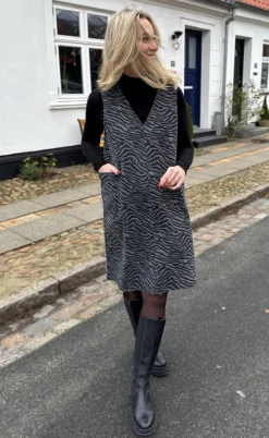 Say INA Copenhagen Kjole - Ania Spencer - Zebra