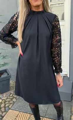 Say INA Copenhagen Kjole - Hazel Lace - Black