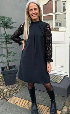 Say INA Copenhagen Kjole - Hazel Lace - Black