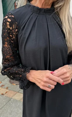 Say INA Copenhagen Kjole - Hazel Lace - Black