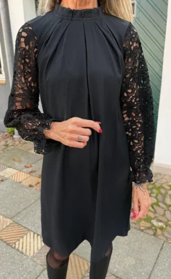 Say INA Copenhagen Kjole - Hazel Lace - Black