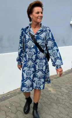 Say INA Copenhagen Kjole - Augusta - Navy Blue Paisley