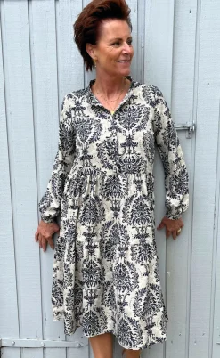 Say INA Copenhagen Kjole - Maiken - Creme / Blue Paisley