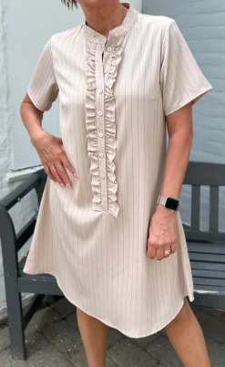 Say INA Copenhagen Kjole - Flora - Beige Pinstripe