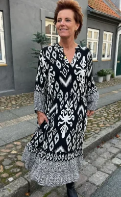 Say INA Copenhagen Kjole - Olinda - White / Black Paisley