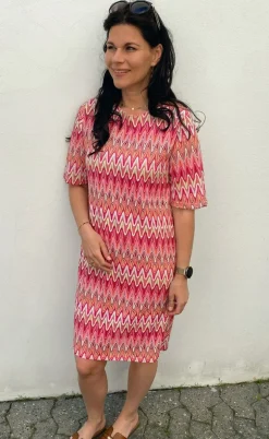 Say INA Copenhagen Kjole - Diana - Pink Zig Zag